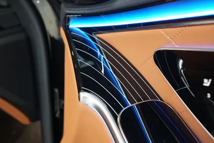벤츠 W223 S400D 순정4D부메스터 전동스피커, 숏바디전용 피아노라커트림  그리고 액티브엠비언트까지 완벽한 조합! / 중랑, 동대문, 광진구, 성동구