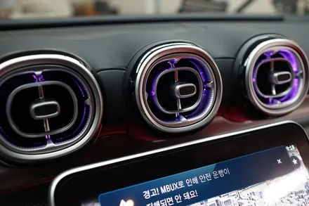 벤츠 W206 C클래스 24년식부터 삭제된 Y존 엠비언트 그리고 송풍구 엠비언트 시공해 드렸습니다 / 중랑, 동대문, 광진구, 성동구