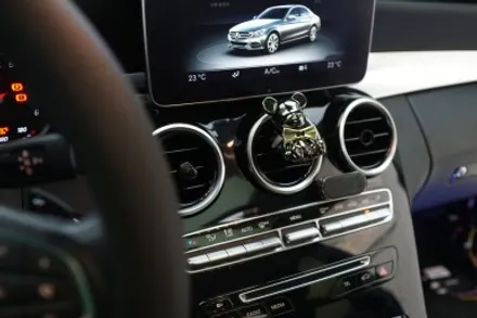 벤츠 W205 17년식 C클래스 엠비언트 없는 옵션 차량에 64색 업그레이드 그리고 송풍구 엠비언트까지 시공했습니다. / 벤츠 / C-클래스 W205 / 서울 중랑구