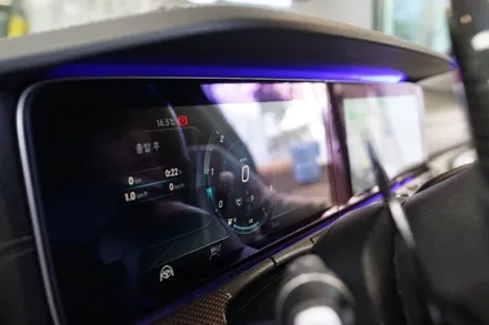 벤츠 20년식 CLS 400D 순정시스템 완벽연동! 안드로이드OS 시스템과 AMG 풀카본 핸들 시공해드렸습니다! / 서울 중랑