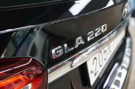 벤츠 17년식 GLA, 2025년 감성으로 리프레시!  대화면 안드로이드모니터 +3D 어라운드뷰 튜닝 / 서울 중랑