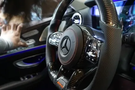 벤츠 20년식 CLS 400D 순정시스템 완벽연동! 안드로이드OS 시스템과 AMG 풀카본 핸들 시공해드렸습니다! / 서울 중랑