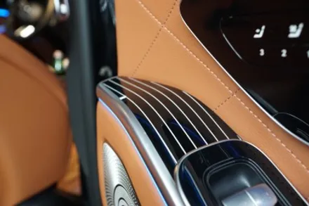 벤츠 W223 S400D 순정4D부메스터 전동스피커, 숏바디전용 피아노라커트림  그리고 액티브엠비언트까지 완벽한 조합! / 중랑, 동대문, 광진구, 성동구
