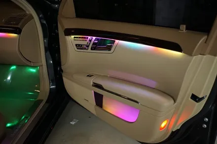 벤츠 W221 11년식 직수한 S500에도 와이드콕핏 모니터와 액티브엠비언트 3D터치 어라운드뷰까지 풀시공 해드렸습니다 / 중랑, 동대문, 광진구, 성동구