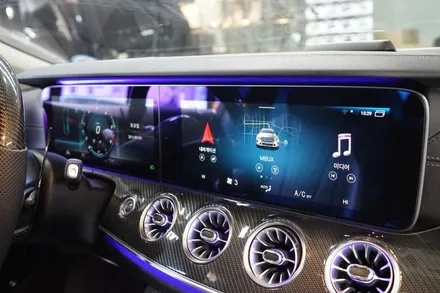 벤츠 20년식 CLS 400D 순정시스템 완벽연동! 안드로이드OS 시스템과 AMG 풀카본 핸들 시공해드렸습니다! / 서울 중랑