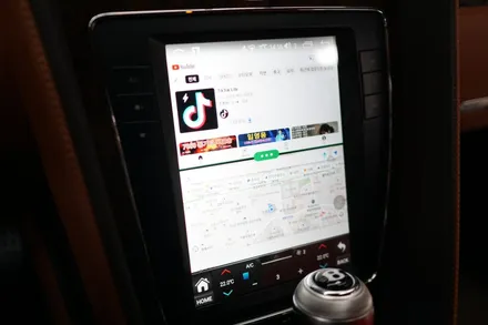 벤틀리 2세대 플라잉스퍼 최고급사양 안드로이드모니터와 고화질후방카메라까지 장착했습니다. / 중랑, 동대문, 광진구, 성동구