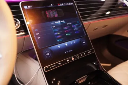 벤츠 W223 24년식 S클래스!  피아노트림부터 액티브엠비언트 그리고 순정스타일 리어모니터까지 시공했어요! / 중랑, 동대문, 광진구, 성동구