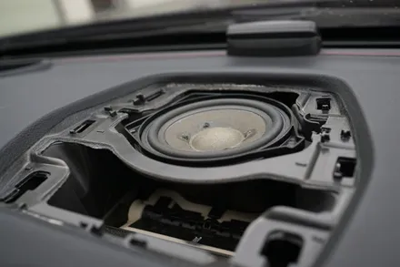 W205 C43AMG 카브리올레 64색 순정연동 엠비언트 송풍구 작업~ 그리고 센터스피커 교체하기! / 중랑, 동대문, 광진구, 성동구
