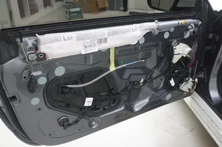 W205 C클래스 컨버터블 믿믿한 도어를 부메스터엠비언트로 화사하게 AVI스피커 교체로 사운드 업그레이드까지 해드릴께요~ / 중랑, 동대문, 광진구, 성동구