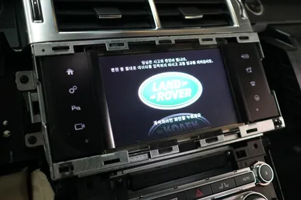 랜드로버 레인지로버 스포츠 최신  실내 컨버전 13.3인치 중앙모니터와 LCD 공조기 모니터 작업하기! / 중랑, 동대문, 광진구, 성동구