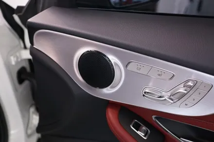 벤츠 W205 C클래스 컨버터블 20년식 차량에 순정엠비언트 연동 송풍구 그리고 부메스터 커버 장착했습니다! / 벤츠 / C-클래스 W205 / 서울 중랑구