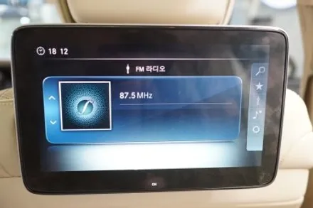 벤츠 W222 S클래스 후기형 리어모니터를 순정타입 안드로이드 모니터로 교체했어요! / 서울 중랑