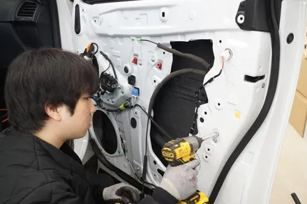 알파드 살짝만 닫아도 스르륵~! 도요타 알파드 소프트클로징 시공 / 서울 중랑