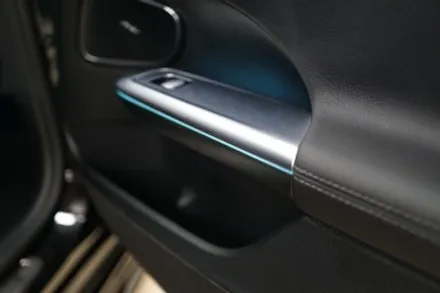 벤츠 W206 C클래스 기존 엠비언트 보다 진보된 3세대 Y존 엠비언트 그리고 4D부메스터 시공과 세로그릴로 드레스업 해드렸어요! / 중랑, 동대문, 광진구, 성동구