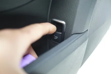벤츠 W212 E클래스에 순정보다 편리한 전동트렁크 그리고 사각지대 레이더 센서 작업하기! / 중랑, 동대문, 광진구, 성동구