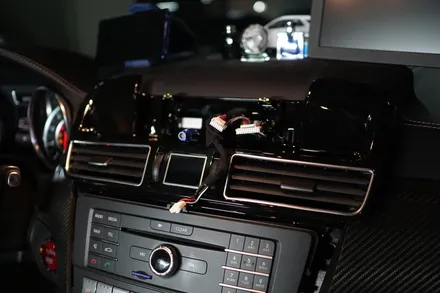 벤츠 W166 GLE 63AMG 모니터교체, 엠비언트, 핸들까지~ 실내 컨버전 튜닝 제안해 드립니다! / 중랑, 동대문, 광진구, 성동구
