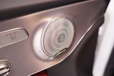 벤츠 W205 C클래스 컨버터블 20년식 차량에 순정엠비언트 연동 송풍구 그리고 부메스터 커버 장착했습니다! / 벤츠 / C-클래스 W205 / 서울 중랑구