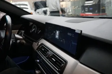 10년 훌쩍 넘은 BMW F10 5시리즈에 15인치 모니터와 오디오시스템 업그레이드하기! / 서울 중랑