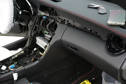 벤츠 W205 C43AMG 엠비언트 없는 옵션에 64색멀티컬러 코딩으로 순정엠비언트 활성화 작업! / 중랑, 동대문, 광진구, 성동구