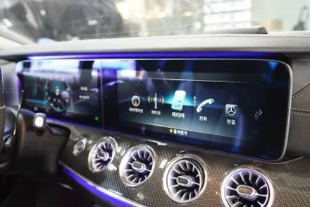 벤츠 20년식 CLS 400D 순정시스템 완벽연동! 안드로이드OS 시스템과 AMG 풀카본 핸들 시공해드렸습니다! / 서울 중랑