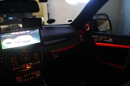 벤츠 W166 GLE 63AMG 모니터교체, 엠비언트, 핸들까지~ 실내 컨버전 튜닝 제안해 드립니다! / 중랑, 동대문, 광진구, 성동구