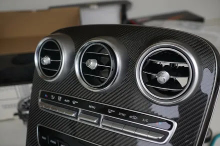 W205 C43AMG 카브리올레 64색 순정연동 엠비언트 송풍구 작업~ 그리고 센터스피커 교체하기! / 중랑, 동대문, 광진구, 성동구