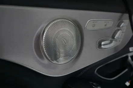 W205 C클래스 컨버터블 믿믿한 도어를 부메스터엠비언트로 화사하게 AVI스피커 교체로 사운드 업그레이드까지 해드릴께요~ / 중랑, 동대문, 광진구, 성동구