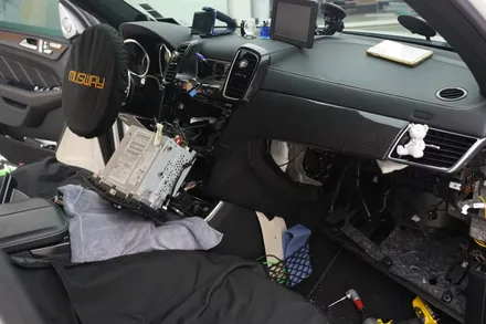 벤츠 W166 GLE 63AMG 모니터교체, 엠비언트, 핸들까지~ 실내 컨버전 튜닝 제안해 드립니다! / 중랑, 동대문, 광진구, 성동구