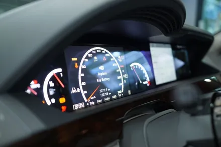 벤츠 W221 S클래스 63AMG 카본핸들부터 와이드콕핏스타일 모니터까지 시공했습니다! / 서울 중랑