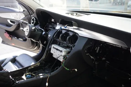 W205 C클래스, 감성과 편의성 모두 잡은 디지털 계기판+모니터 업그레이드 / 서울 중랑