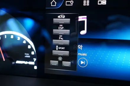 벤츠 W221 S클래스 63AMG 카본핸들부터 와이드콕핏스타일 모니터까지 시공했습니다! / 서울 중랑