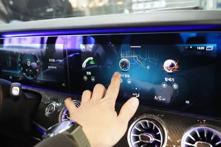 벤츠 20년식 CLS 400D 순정시스템 완벽연동! 안드로이드OS 시스템과 AMG 풀카본 핸들 시공해드렸습니다! / 서울 중랑
