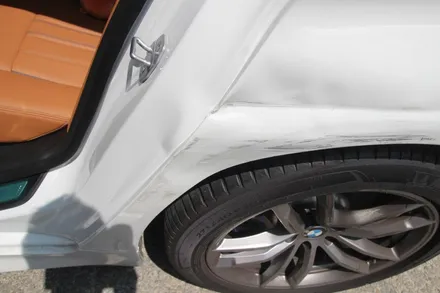 인천 송도 bmw5 뒤도어+뒤휀다+뒤범퍼 판금도색(교환대상) / 인천 송도동