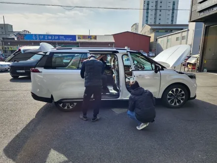울산 Ka4카니발 신차패키지 및 7인승 2열레일연장, 2열평탄화, 모노리움, 1열라인매트 시공 / 울산, 포항