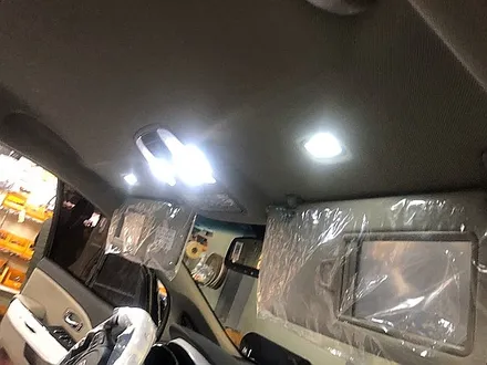 더뉴카니발 9인승 신차탁송_11자 통합 레일 / 오르간 페달 / 1,2열 led 도어스커프 / 레인보우 썬팅 외 시공입니다. / 오산 외삼미동