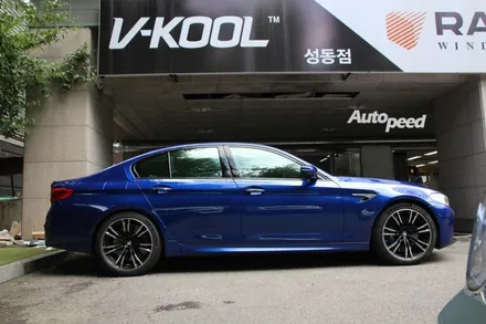 BMW M5 마리나베이블루 브이쿨K 썬팅과의 조화 / 서울 성동구 성수동2가