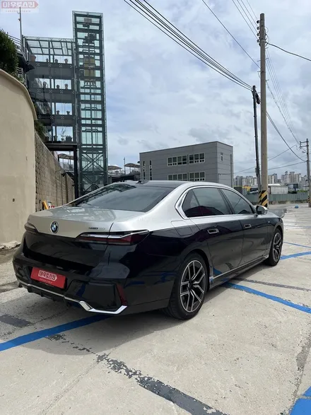 광주랩핑   bmw i7 삼페인골드 듀오톤 랩핑 시공 / 광주 광산구 도천동