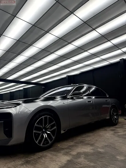 광주랩핑  bmw 7시리즈 듀오톤 시공으로 더욱 고급스럽게.. / 광주 광산구 도천동