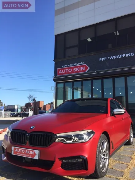 광주랩핑 bmw520d 사틴뱀파이어레드 전테랩핑 시공 [광주카스킨,광주bmw520d랩핑,아우토스킨] / 광주 광산구 도천동