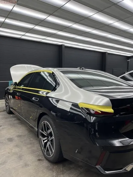 광주랩핑   bmw i7 삼페인골드 듀오톤 랩핑 시공 / 광주 광산구 도천동