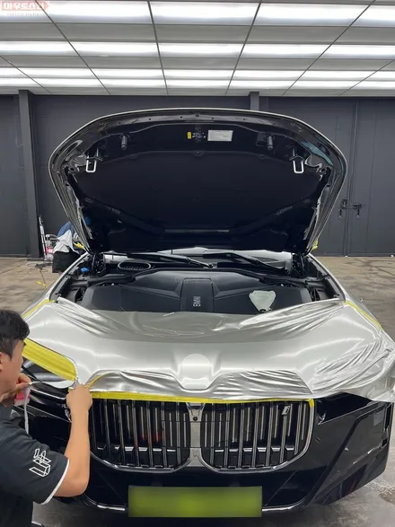 광주랩핑   bmw i7 삼페인골드 듀오톤 랩핑 시공 / 광주 광산구 도천동