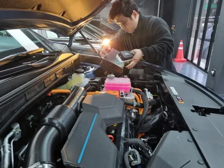 MQ4 쏘렌토 미네랄 블루 세련되고 신사적으로 루마 버텍스로 드레스업 되었습니다.