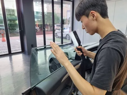 테슬라 모델 3에 필러 블랙 랩핑 했더니 스포티함 +1상승했네요!