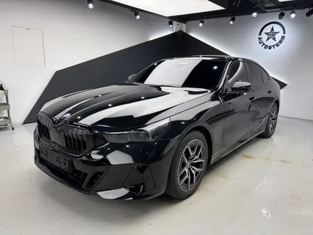 의정부 썬팅 BMW 5시리즈가 선택한 블랙 반사 럭스X