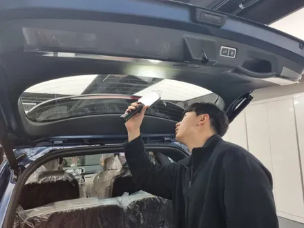 MQ4 쏘렌토 미네랄 블루 세련되고 신사적으로 루마 버텍스로 드레스업 되었습니다.