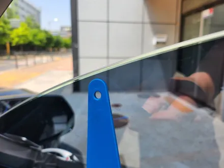 제네시스 G80 열차단이 안되는 기존 필름 제거 후 광명 썬팅 오토스토어에서 재시공 진행했습니다. / 경기 광명 신촌로