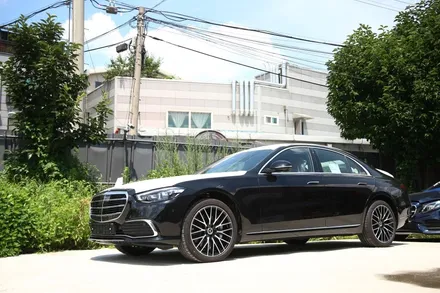 벤츠 S클래스(W223) 리어모니터가 없다면 !? Q125를 추가해 보세요!