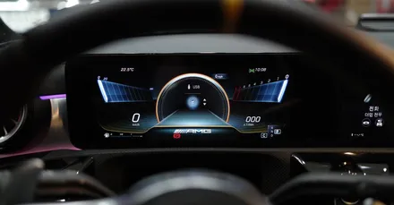 벤츠 CLA 45AMG 센터 콘솔 덮개형이 있다는거 알고 계셨나요 !? 무선충전기 추가! C118