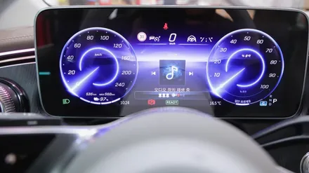 벤츠 EQE500 SUV 벤츠 순정 R버튼만 장착하면 조수석을 컨트롤 할 수 있습니다! // X295