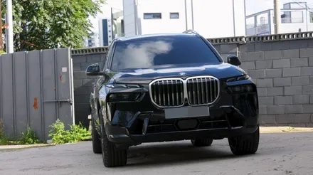 BMW X7 전동사이드 스탭과 사이드 스커트 마감제! // LED 적용 X 타입